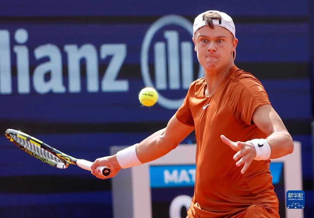 中国足球的 中国足球的